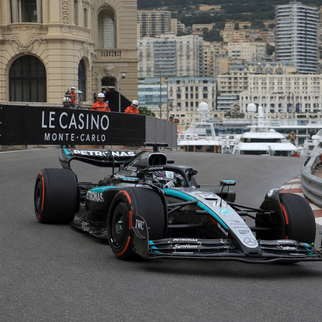 Kimi Antonelli im Mercedes auf den Straßen von Monaco